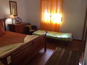 2 chambres, fer et planche à repasser, Wi-Fi gratuit, draps fournis