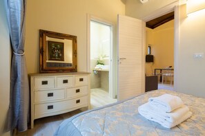 2 bedrooms, iron/ironing board, bed sheets