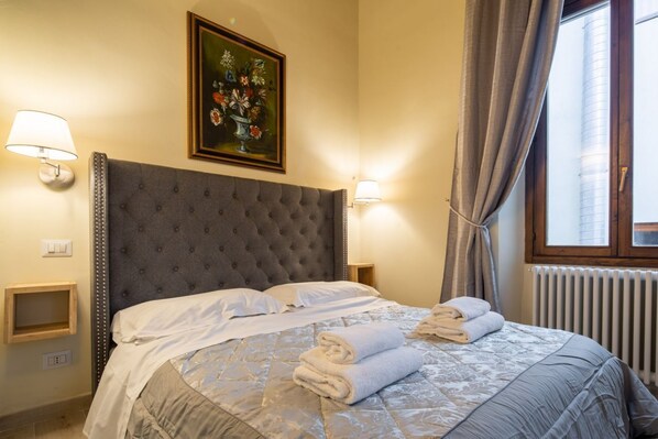 2 bedrooms, iron/ironing board, bed sheets