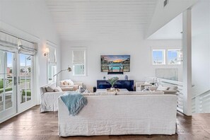 Smart TV, DVD player, books, video library - Contemporary Home@Cinnamon Shore w/ Private Dune Crossovers, Pools+More! (Port Aransas)