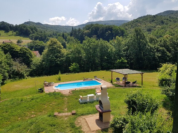 Property grounds - Family Friendly Farmhouse - Secluded 2 acres with Private Pool & Stream (Sassello)