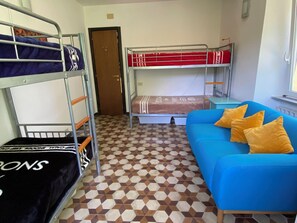 3 soveværelser, skrivebord, strygejern/strygebræt, gratis Wi-Fi