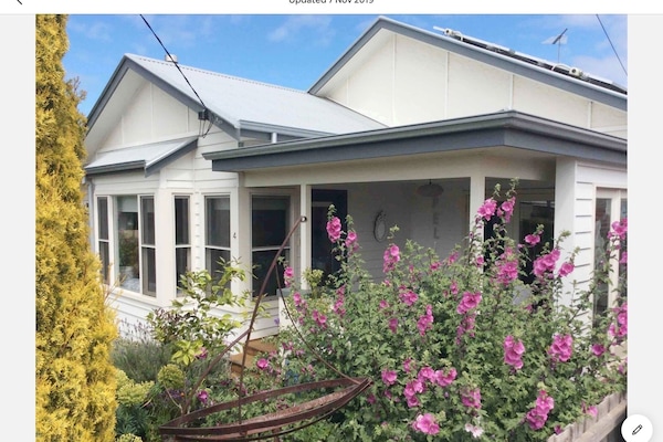 Private garden / verandah water views !