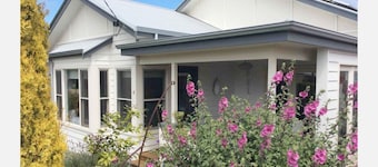 Sea views. 50 metres to water.Luxury.King bedroom, Lounge,Kitchenette ,veranda .