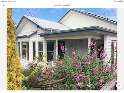 Sea views. 50 metres to water.Luxury.King bedroom, Lounge,Kitchenette ,veranda .