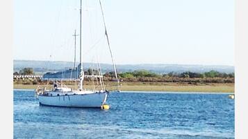 Beach nearby, sun loungers, beach towels