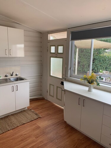 Mews on March - Charming 2 bedroom Cottage. CBD Orange.  Brand new bathroom. 