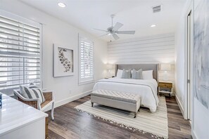 5 bedrooms, iron/ironing board, WiFi, bed sheets