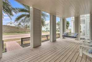 Terrace/patio - Gulf Views, Designer Interiors & Resort-Like Amenities @ Cinnamon Shore Home (Port Aransas)