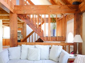 Smart TV, video games, music library, video library - Spacious Cozy Cabin Style house.  (Holliston)