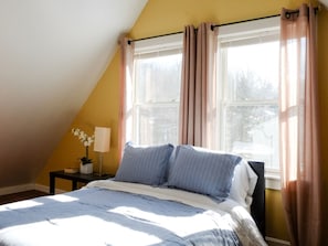 3 bedrooms, iron/ironing board, travel crib, free WiFi