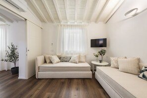 TV - Greci Terrace luxury apartment in Florence by Mmega (Firenze)