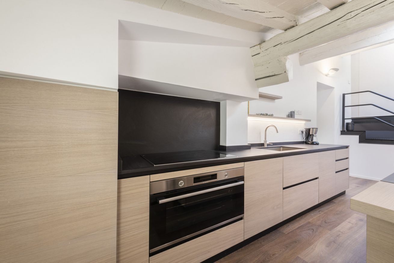 Frigorífic, forn i placa de cuina 