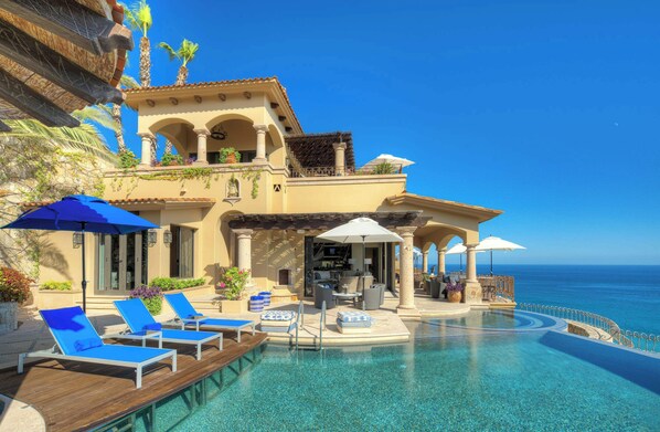 Outdoor pool, an infinity pool
