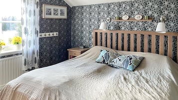 1 bedroom, travel crib, free WiFi, bed sheets