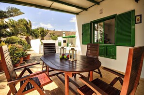 Outdoor dining - Villa Andrea (Macher)