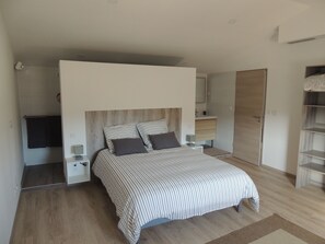 5 Schlafzimmer, Bügeleisen/Bügelbrett, kostenloses WLAN, Bettwäsche