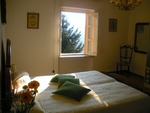 2 bedrooms, bed sheets