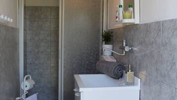 Combinazione doccia/vasca, asciugacapelli, bidet, asciugamani