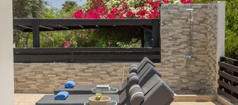 Villa Mesogeios is located in central Protaras within walking distance to golden sandy beache
