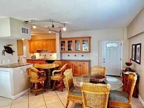 Dining - Island House Beach Resort 13N (Siesta Key)
