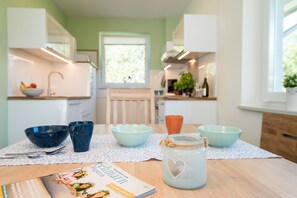 Fridge, oven, stovetop, dishwasher - Lotta - Family vacation home, WLAN free, sauna, fireplace, 6 pers. (Fehmarn)