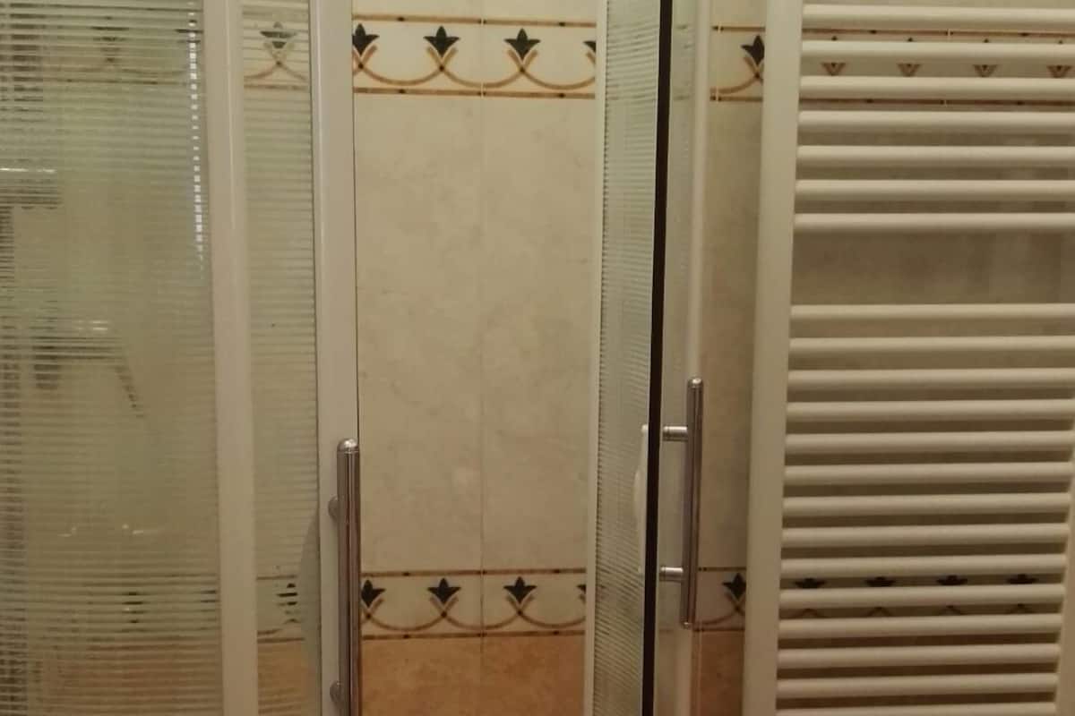 Shower, towels
