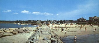 North Falmouth Part Ocean View, Beach-3 Min Walk WiFi Grill Linen Pickleball