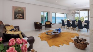 Fernseher, Kamin, Videospiele, DVD-Player