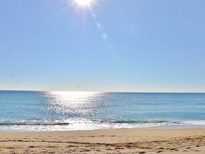 Plage à proximité, chaise longue