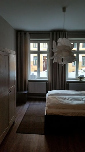 2 chambres, fer et planche à repasser, Wi-Fi gratuit, draps fournis
