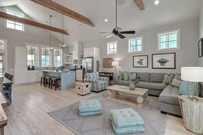 TV connectée, lecteur de DVD, livres, vidéothèque