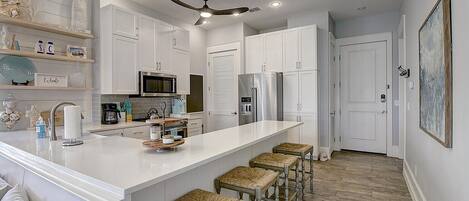 KĂŒhlschrank, Mikrowelle, Ofen, Herdplatte