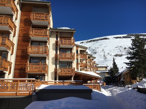 T2/3, coeur de station, bas de pistes, parking, 30m3 + terrasse de 100m2