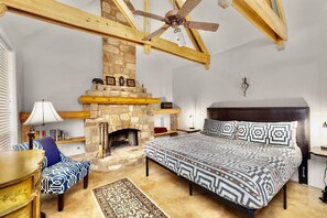 6 bedrooms, iron/ironing board, WiFi, bed sheets