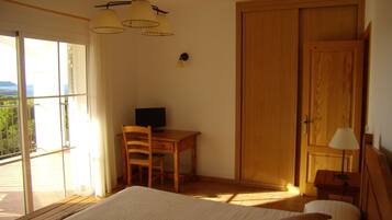 3 多间卧室、熨斗/熨衣板、WiFi、床单