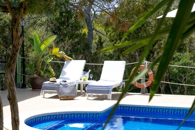 ET-0301-E   Villa With Private Pool, BBQ Area,  Wifi, Air-conditioning.