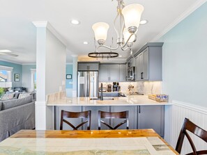 Dining Area - Connecting to the Kitchen