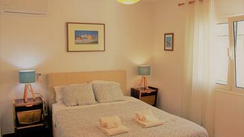 2 habitaciones, tabla de planchar con plancha y cuna de viaje