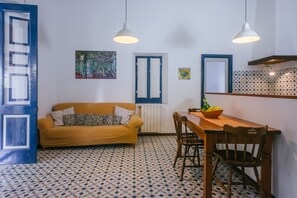 Bøker og stereoanlegg