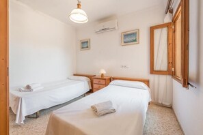 4 bedrooms, in-room safe, iron/ironing board, travel crib - FANTASTIC VILLA WITH POOL  (Pollença)