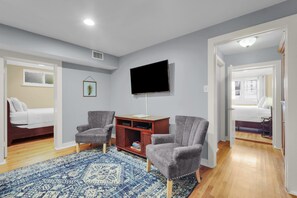 2 makuuhuonetta, silitysrauta/-lauta, ilmainen Wi-Fi, vuodevaatteet