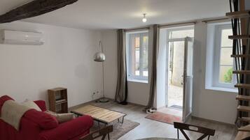 Basic Room (Les Temps Perdus) | Lobby