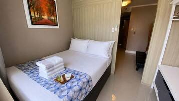 1 habitación, tabla de planchar con plancha, wifi gratis y ropa de cama