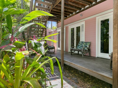 Dolphins Beach House - Hostel