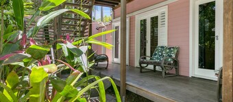 Dolphins Beach House - Hostel