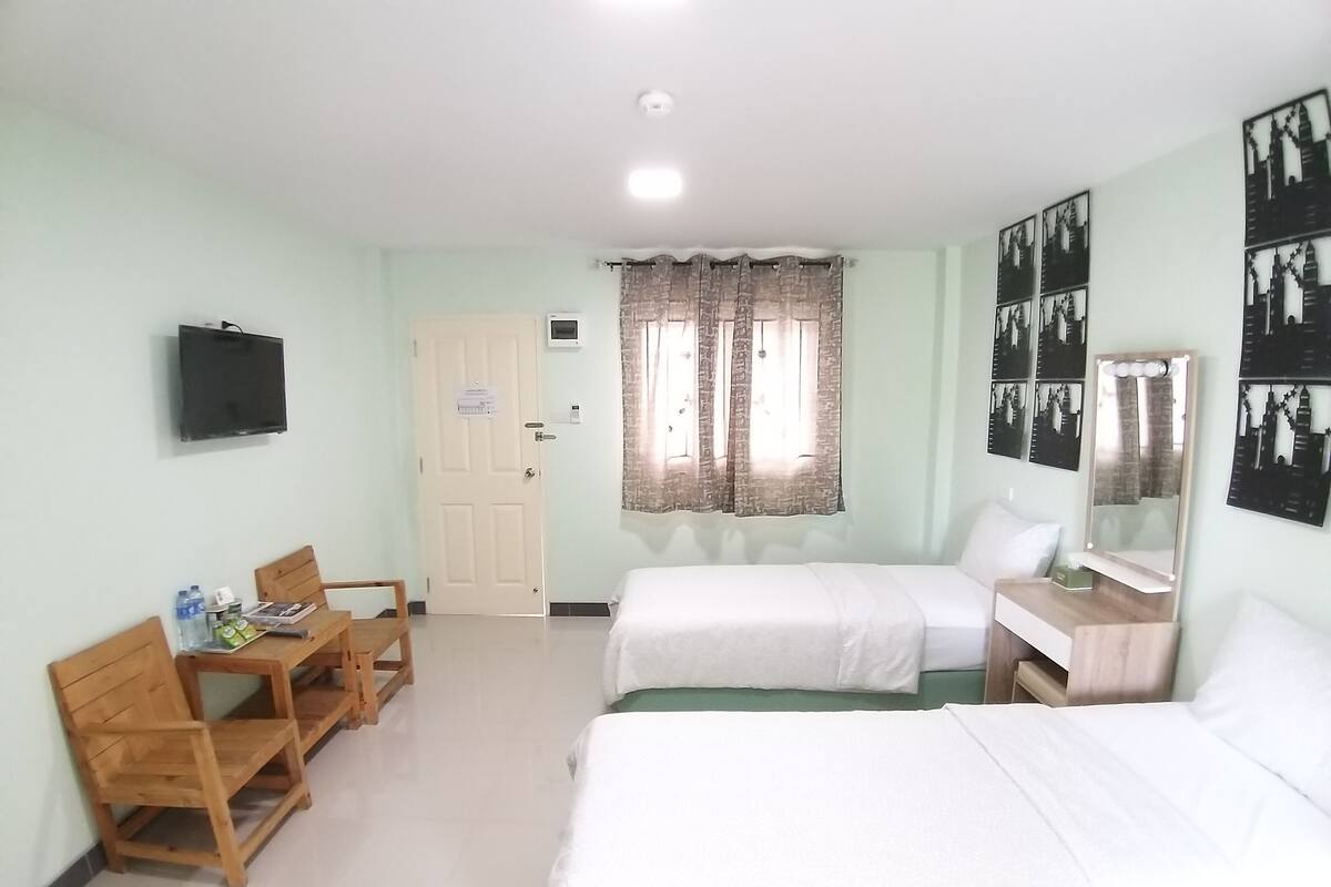 Desk, rollaway beds, free WiFi