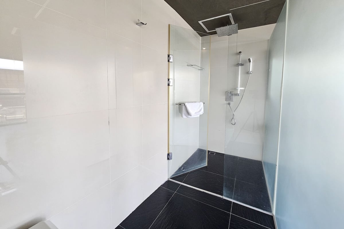 29 pyeong Premium Spa Twin | Bagno | Doccia, asciugacapelli, asciugamani, sapone