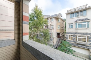 Courtyard - Dan Dan House (Tongluo)