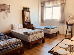 Superior Shared Dormitory, Mixed Dorm, Shared Bathroom | Egyptian cotton sheets, premium bedding, desk, soundproofing - Dan Dan House (Tongluo)